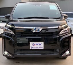 
										TOYOTA VOXY 1.8 HYBRID full									