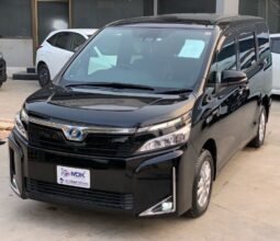 TOYOTA VOXY 1.8 HYBRID