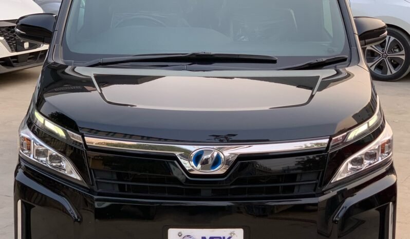 
								TOYOTA VOXY 1.8 HYBRID full									