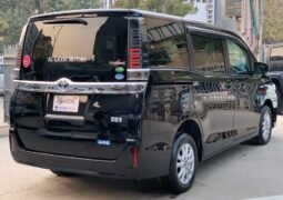 TOYOTA VOXY 1.8 HYBRID