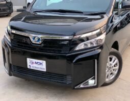 
										TOYOTA VOXY 1.8 HYBRID full									