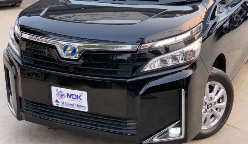 
								TOYOTA VOXY 1.8 HYBRID full									