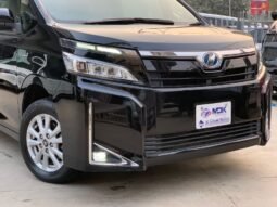 
										TOYOTA VOXY 1.8 HYBRID full									