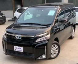 
										TOYOTA VOXY 1.8 HYBRID full									