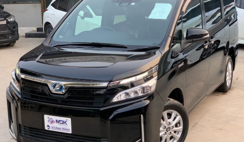 
								TOYOTA VOXY 1.8 HYBRID full									