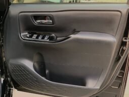 
										TOYOTA VOXY 1.8 HYBRID full									