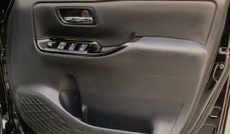 
								TOYOTA VOXY 1.8 HYBRID full									