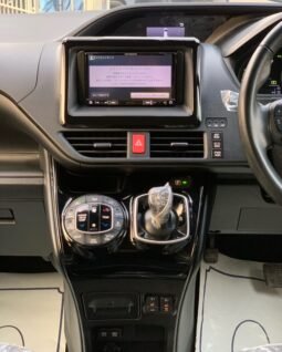 
										TOYOTA VOXY 1.8 HYBRID full									