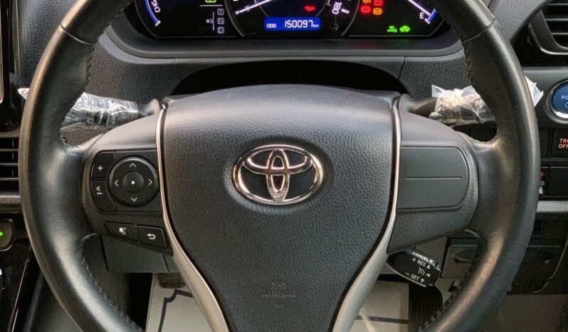 
								TOYOTA VOXY 1.8 HYBRID full									