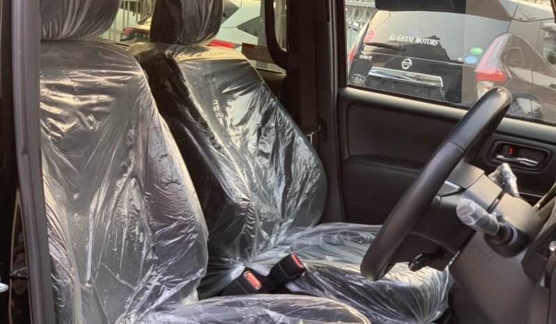 
								TOYOTA VOXY 1.8 HYBRID full									