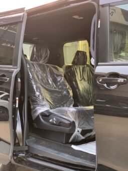 
										TOYOTA VOXY 1.8 HYBRID full									