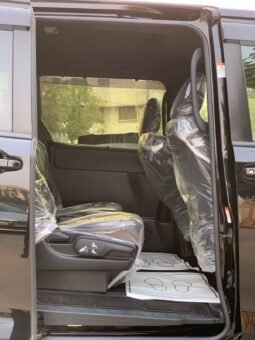 
										TOYOTA VOXY 1.8 HYBRID full									