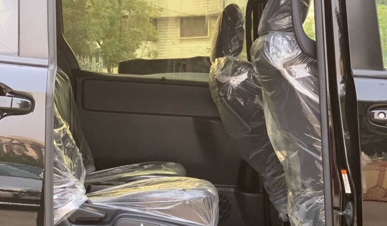 
								TOYOTA VOXY 1.8 HYBRID full									