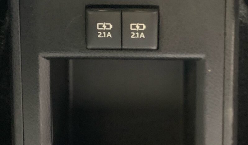 
								TOYOTA VOXY 1.8 HYBRID full									