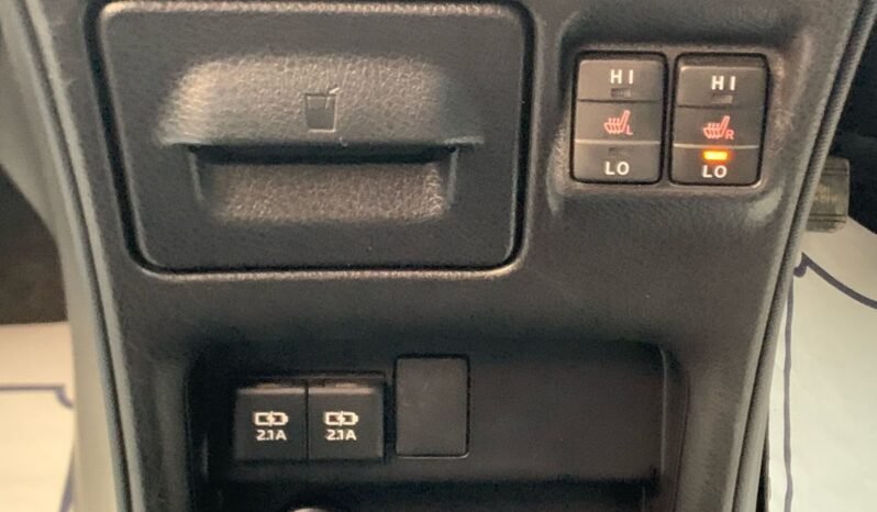 
								TOYOTA VOXY 1.8 HYBRID full									