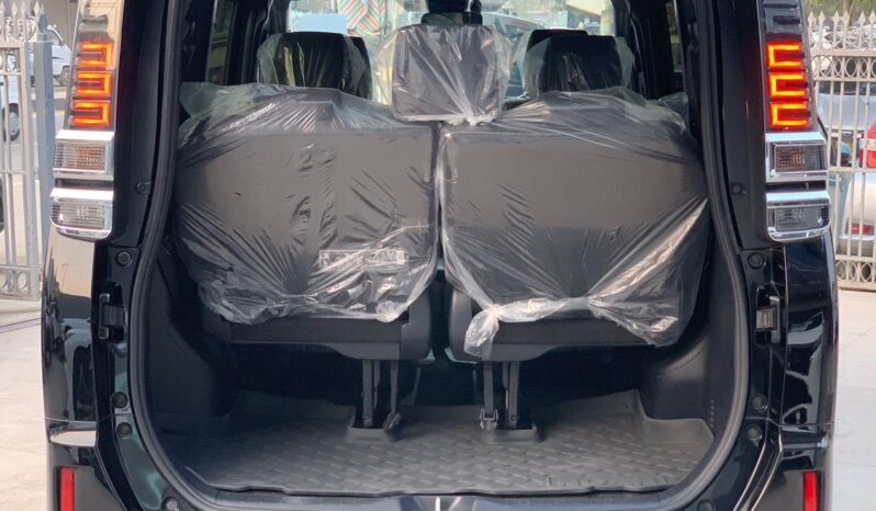 
								TOYOTA VOXY 1.8 HYBRID full									