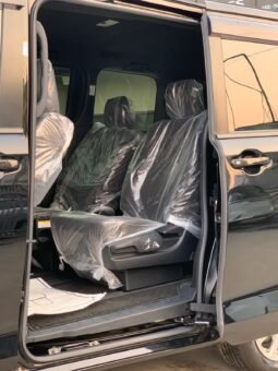 
										TOYOTA VOXY 1.8 HYBRID full									