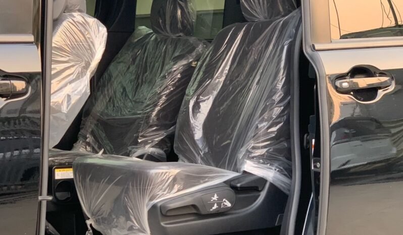 
								TOYOTA VOXY 1.8 HYBRID full									