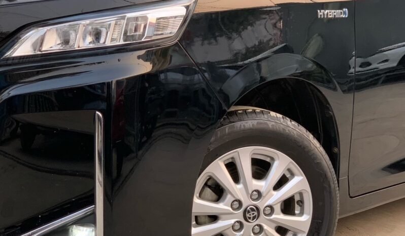 
								TOYOTA VOXY 1.8 HYBRID full									