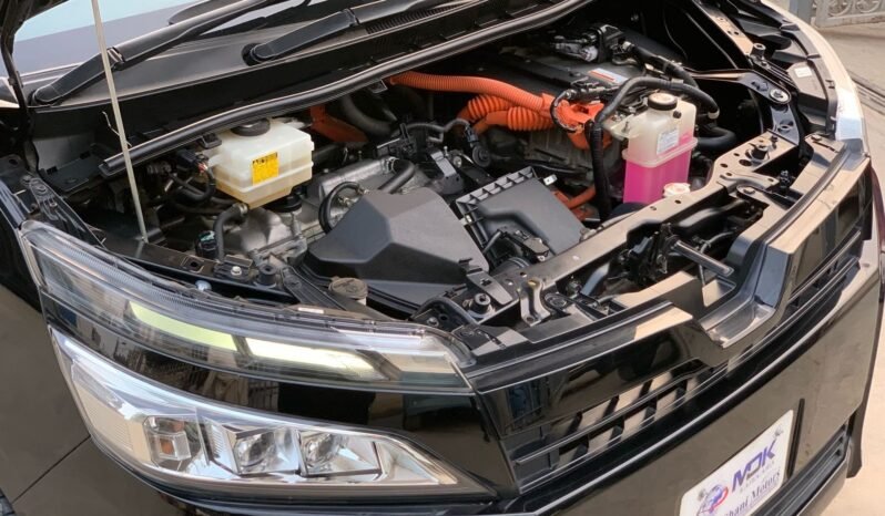 
								TOYOTA VOXY 1.8 HYBRID full									