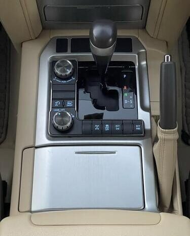 
								2016 TOYOTA LAND CRUISER AX full									